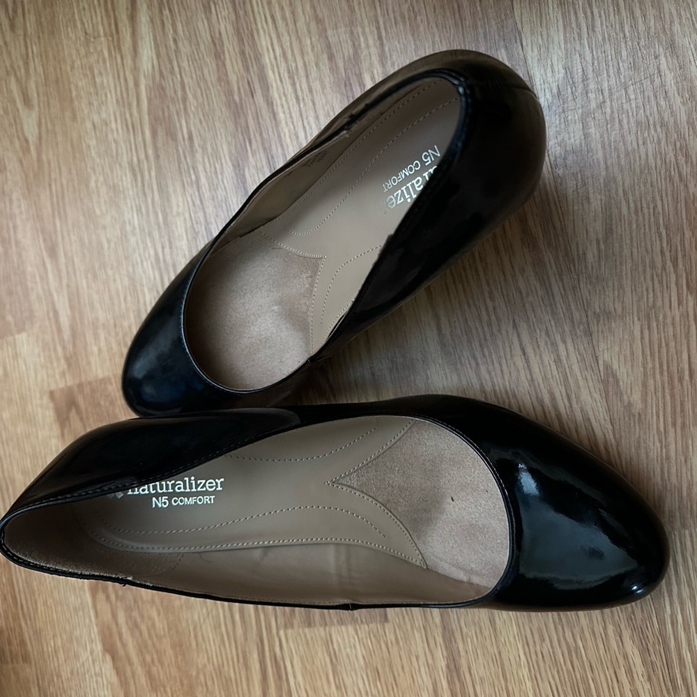 Naturalizer Women's Black Patent Flats